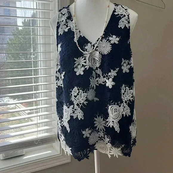 Banana Republic Tops - ❤️2/$30❤️[M]Banana Republic Cotton Floral  Laced Overlay V Neck Tank Top
